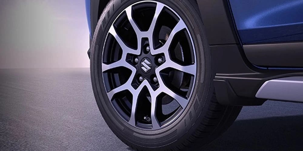 NEXA Maruti Suzuki XL6 with Dual Tone R16 Alloy Wheels in Mumbai, Thane and Palghar at Shivam Autzone.